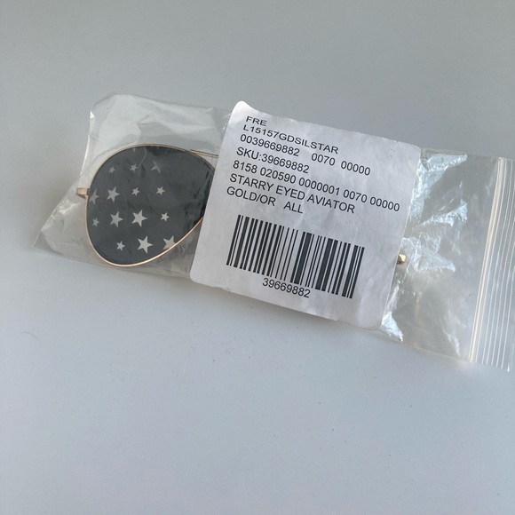 Free People Starry Eyed Aviator sunglasses Color: Gold / black - Picture 12 of 12